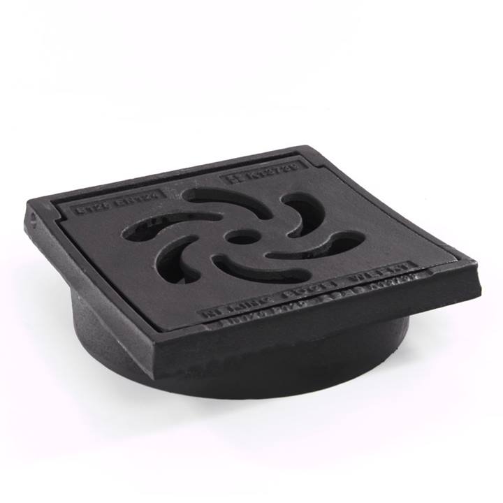 Gietijzeren straatkolkkop met waaiermotief