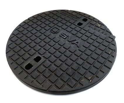 Gietijzeren deksel t.b.v. beton omranding N352 met opschrift